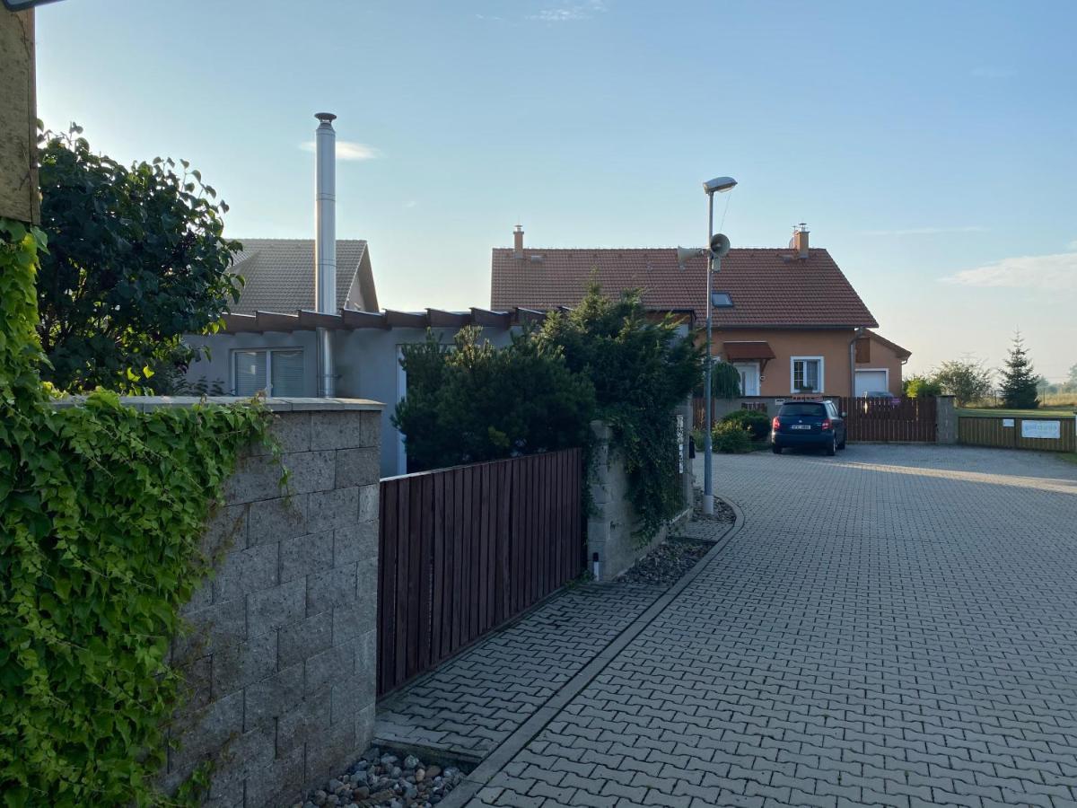 Apartament U Vrabcaka Zlonin Zewnętrze zdjęcie